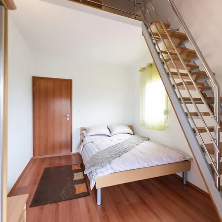 Karen - Comfort Two Bedroom With Balcony A4