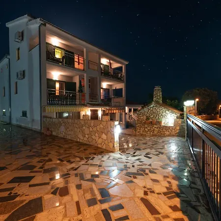 Karen - Comfort Two Bedroom With Balcony A4 Lejlighed Vinišće